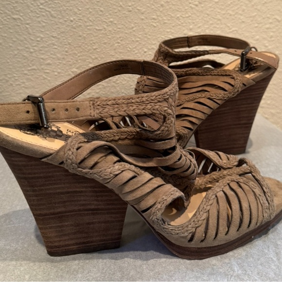 Vince Camuto Women’s Janil Suede Sandals - Picture 4 of 7